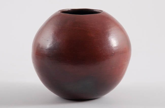 Southwest Navajo Pottery: Round pot, 5" high, signed on the bottom "Michelle Williams Navajo" Condition: Good.