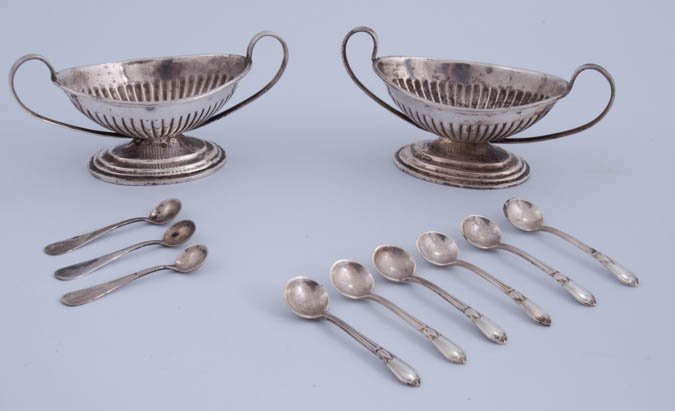 English Sterling Salts w Spoons: English sterling silver salts with 9 salt spoons Condition is good