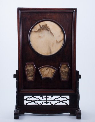 Chinese Dream Stone Table Screen: Chinese rosewood table screen with four inset Dali Dream stones. Diameter of top stone is approximately 10 1/2". Screen size. 33" x 20 1/2". Circa late 19th century. Condition: Some surface grime.