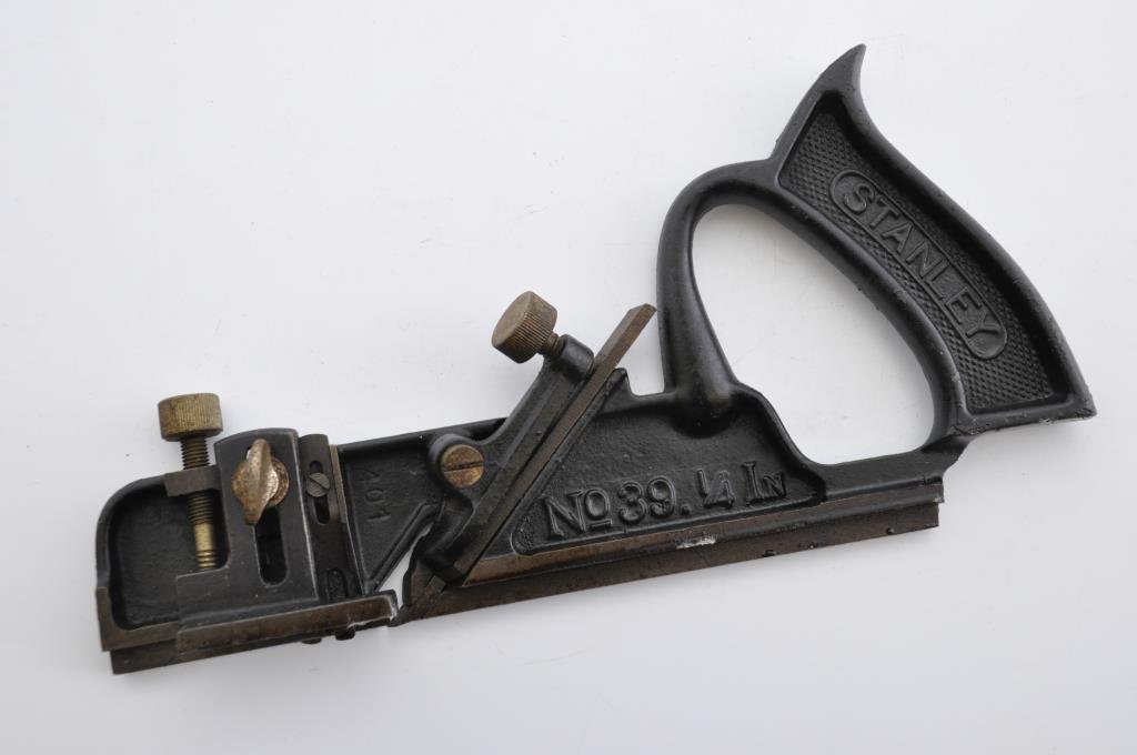 Stanley #39 1/4” Dado Plane: Skewed dado plane cuts a 1/4” dado. Good original paint! Condition: good