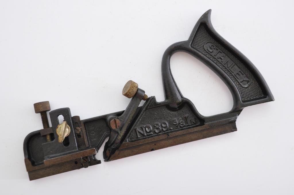Stanley #39 3/8” Dado Plane: Skewed dado plane with good original paint. Type #10 Stanley sweet heart era stamp on top of the blade holding screw which dates this to 1923 – 1935. there is no blade in this plane. Condition: good