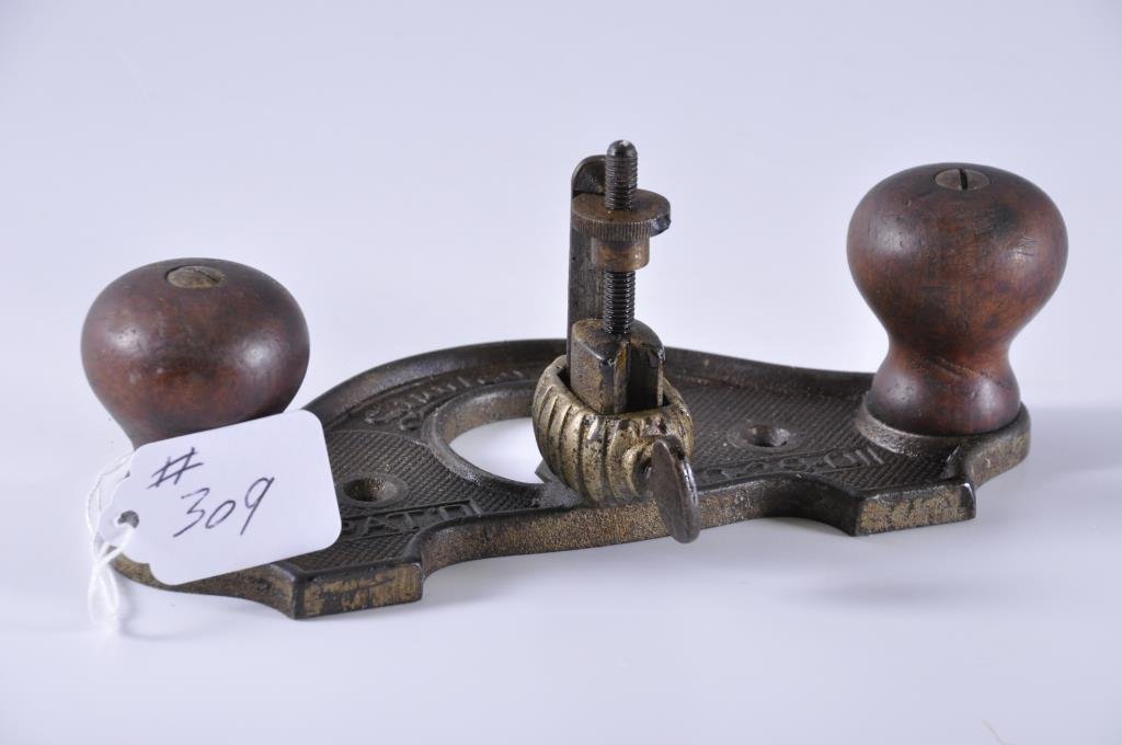 Stanley #71 ½ Router Plane type 1: Pat'd / 10-29-01” cast in the base. Condition: good