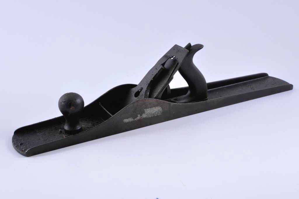 Stanley Bailey #8 Wood Plane: Stanley Bailey #8 plane with a patent date of April 19th, 1910. The front knob is worn and the rear handle is in good condition. Needs cleaning. Condition: good