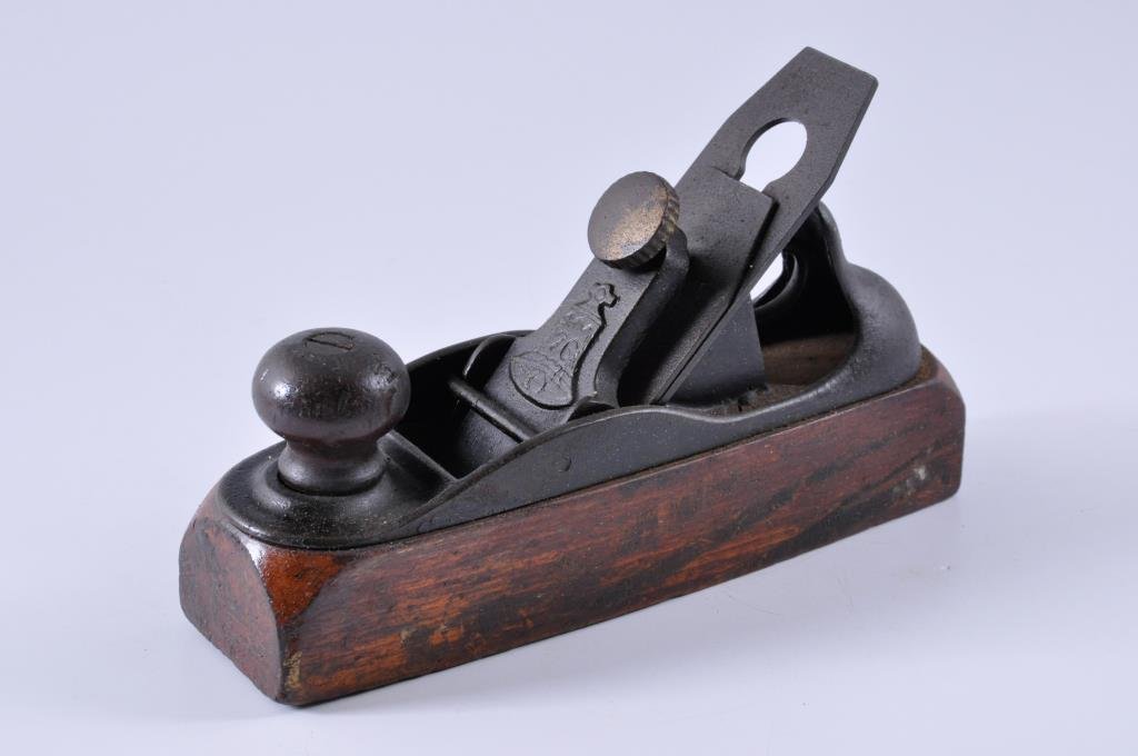 Stanley Wood Bottom #122 Plane with a Liberty Bel: 8” x 2” Stanley #122 Plane, made circa 1876. Condition: good