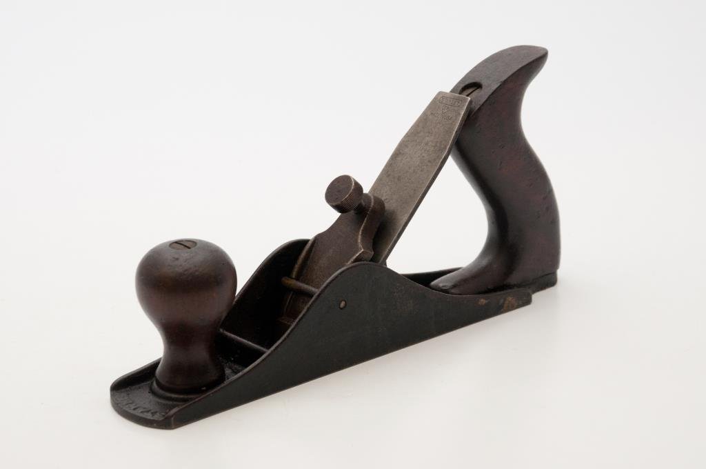 Stanley #40 Plane: Stanley #40 scrub plane. The blade has a Stanley Sweetheart era mark. The knob and the rear handle are original and in fine condition. Condition: very good