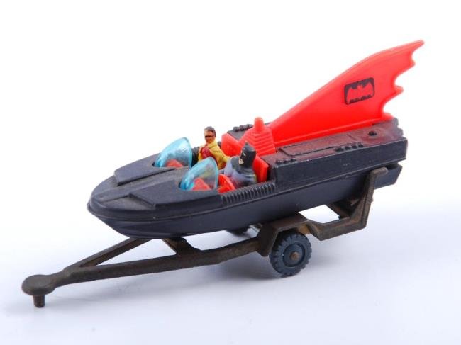 Corgi Junior Bat Boat with Batman and Robin: Corgi Junior Bat boat with Batman and Robin together with die cast trailer. Condition: Good