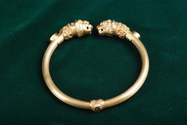 !8K Gold Lalounis Bracelet: 18K gold Chimera bracelet set with garnet and small diamonds with hallmarks for "Lalounis, Greece" Condition: Good Size: Interior with opening 6 1/2 inches, 18.4 dwt