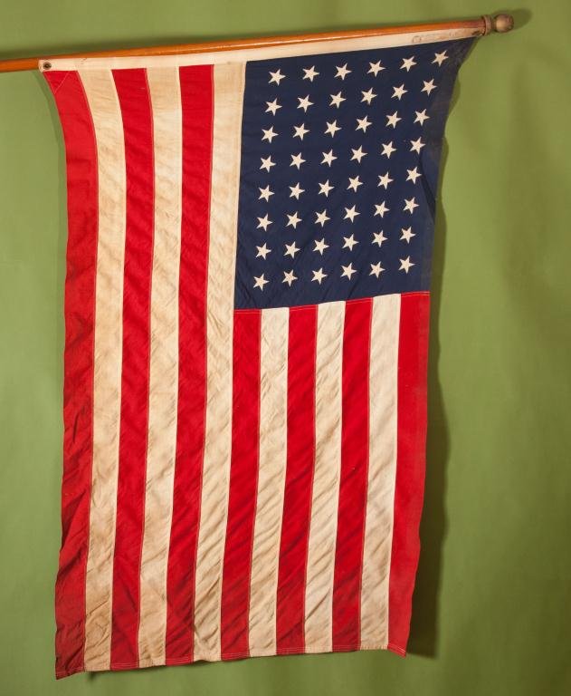 48 STAR AMERICAN FLAG BULL DOG BUNTING CO.: 48 STAR AMERICAN FLAG ON POLE. 147 inch pole. Flag 4 x 6 feet.