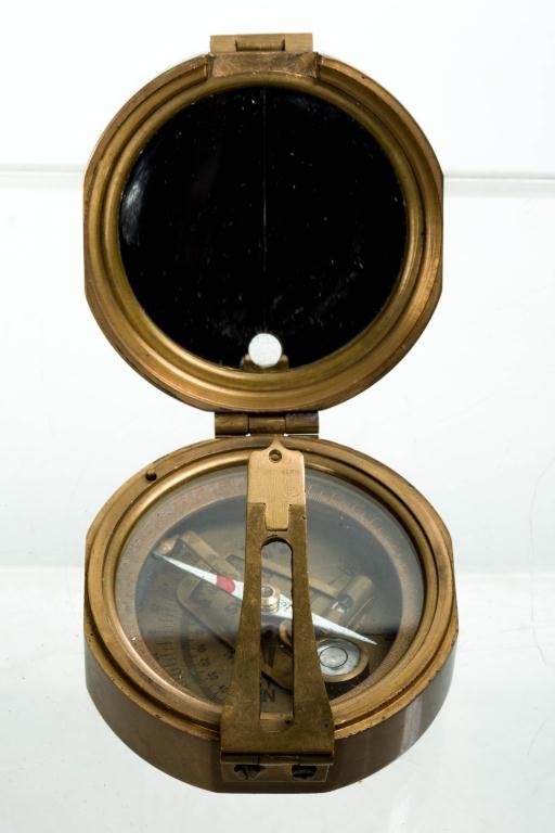 1914 BRINTON COMPASS THOS. J. EVANS, ESQ LONDON: Diameter 3 1/2 inches