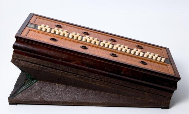 1845 MELONDEON LAP ORGAN SIGNED D. BARTLETT CONCORD NH: Beautiful figured maple case. Original box and label.7 x 23 x 17