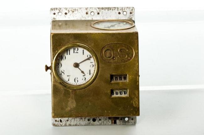 O.S. Bte S.G.D.G. D.R.P. TAXI CAB METER: 8 1/2 x 6 x 4 inches