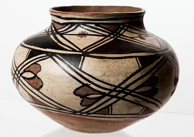 ANTIQUE NATIVE AMERICAN INDIAN POTTERY BOWL: 6 X 9 1/2 inches