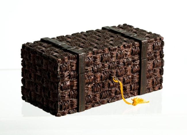 WOODEN BOX WITH FAUX WICKER APPEARENCE: 4 1/2 x 10 1/4 x 4 1/2