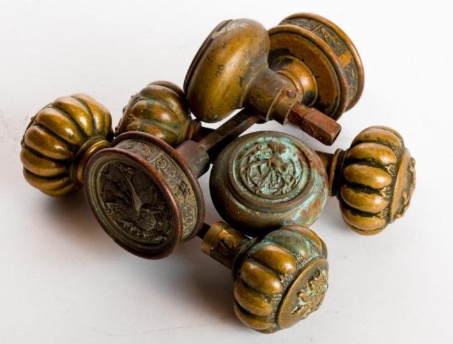 (1) PAIR DEER KNOBS, (2) PAIR OF LIONS (1) PAIR CRANE: (1)Pair of DEER DOOR KNOBS, (2) Pair of CAST LIONS (1) Pair of CRANE