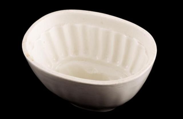 WHITE IRONSTONE PUDDING MOLD WITH RABBIT MOTIF: Height 3 1/2 inches
