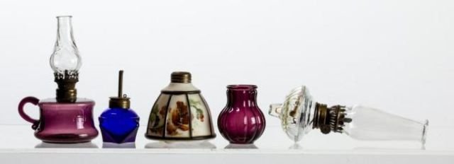 (4) MINIATURE BLOWN MOLDED LAMPS & (1) SHADE: Including: "Little Buttercup amethyst finger lamp with miniature twist chimney, hand painted floral decorated bisque footed font, ribbed peg lamp with beaded rim chimney, faceted cobalt font with tall