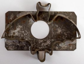 CIRCA 1900 HALLOWEEN BAT COOKIE CUTTER: Length 5 inches