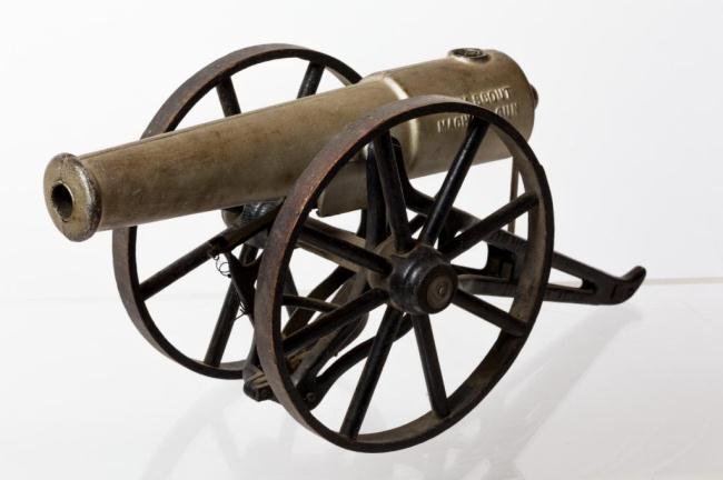 KILGORE "BOY SCOUT MACHINE GUN" TOY CANNON: Length 19 inches