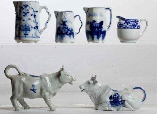 (4) BLUE & WHITE CERAMIC & (2) COW CREAMERS: Height under 5 inches