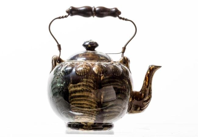 MAJOLICA TEAPOT WITH SCALLOP SHELL DESIGN: Height 9 1/2 inches