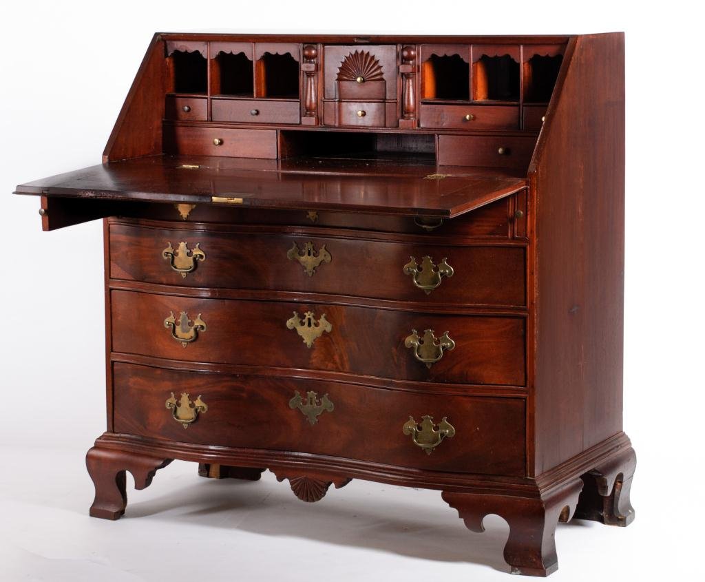 18thc. Chippendale Mahogany Serpentine Front Desk (1 of 9)