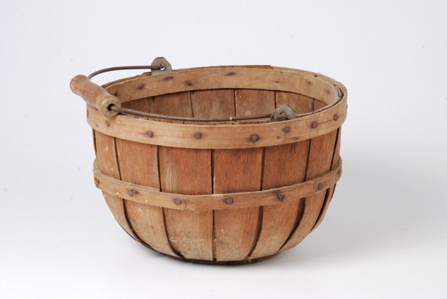 Split Ash Swing Handle Apple Basket (1 of 4)