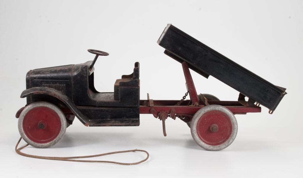 Buddy-L Pressed Steel Chain Dump Truck (1 of 6)