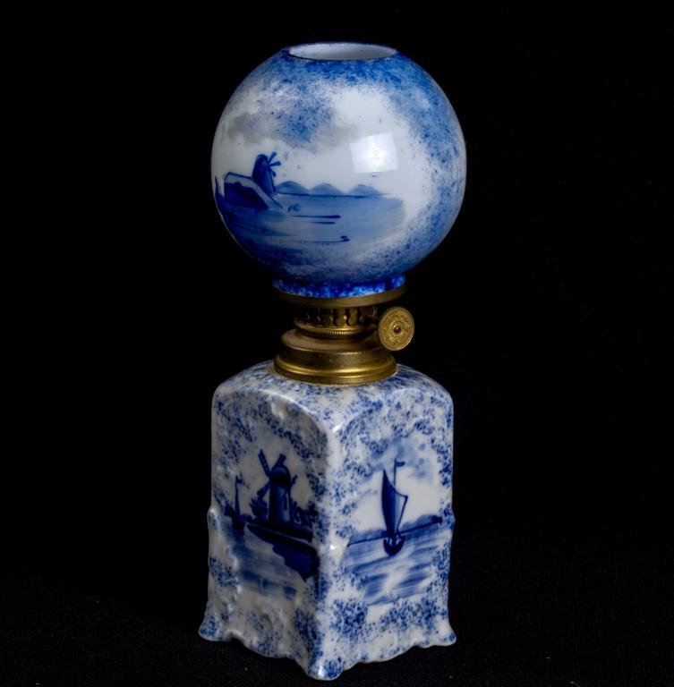 Miniature Delft Fluid Lamp (1 of 9)