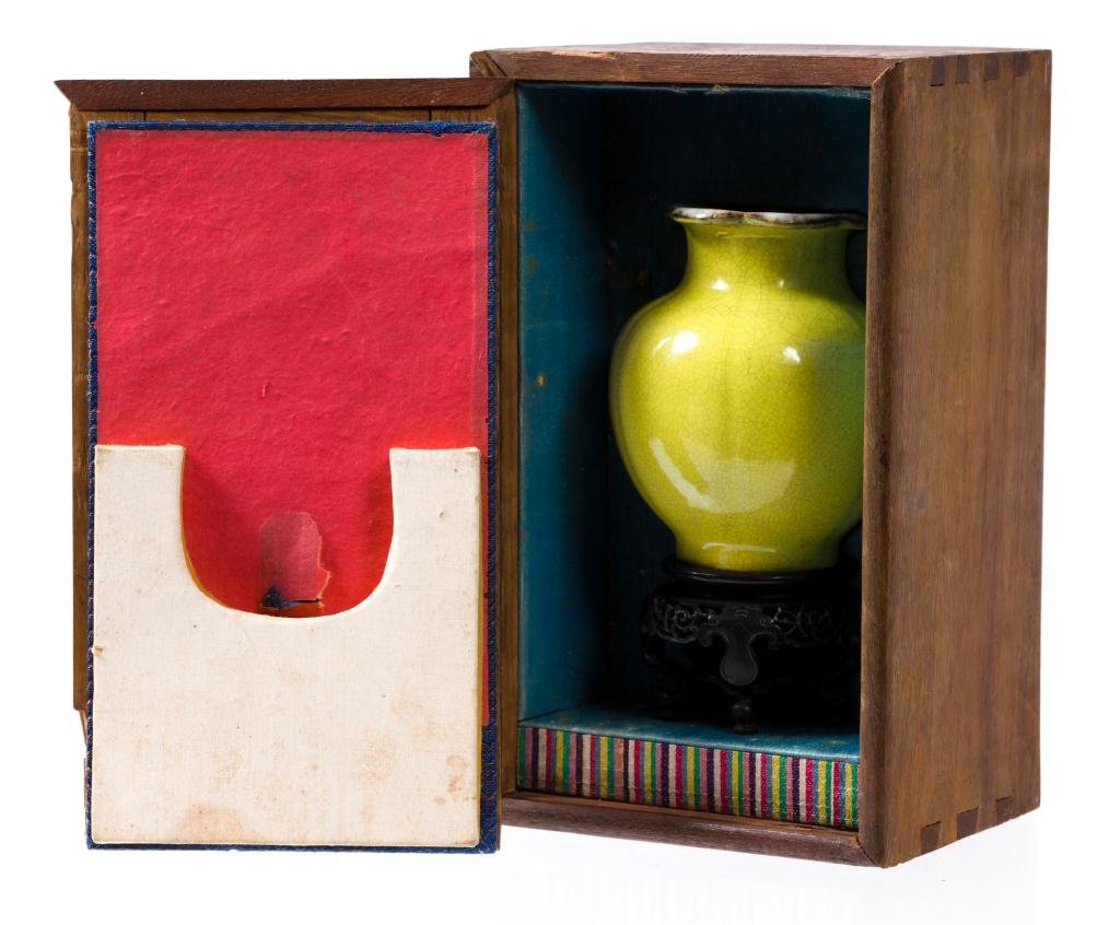 (19th c.) Chinese Lobed Yellow Vase Signed (1 of 9)