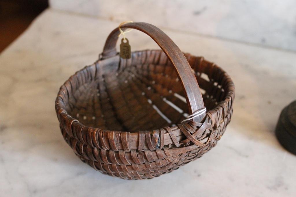 Small Splint Ash Berry (Buttock) Basket (1 of 4)