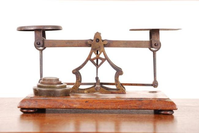 (19th c.) Avery Brass Scales on Walnut Base (1 of 8)