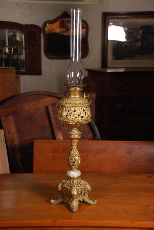 Bradley & Hubbard Kerosene Table Lamp (1 of 4)