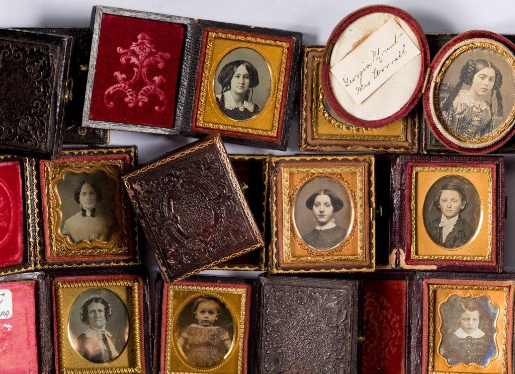 (14) 1/16 Plate Daguerreotypes of Women & Children (1 of 7)