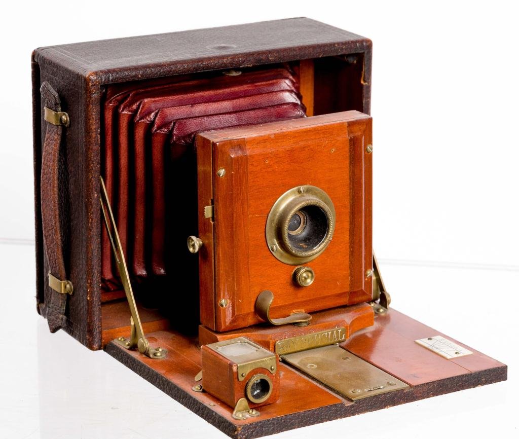 Rochester Optical Co. Poco E & Ray Special (1 of 10)