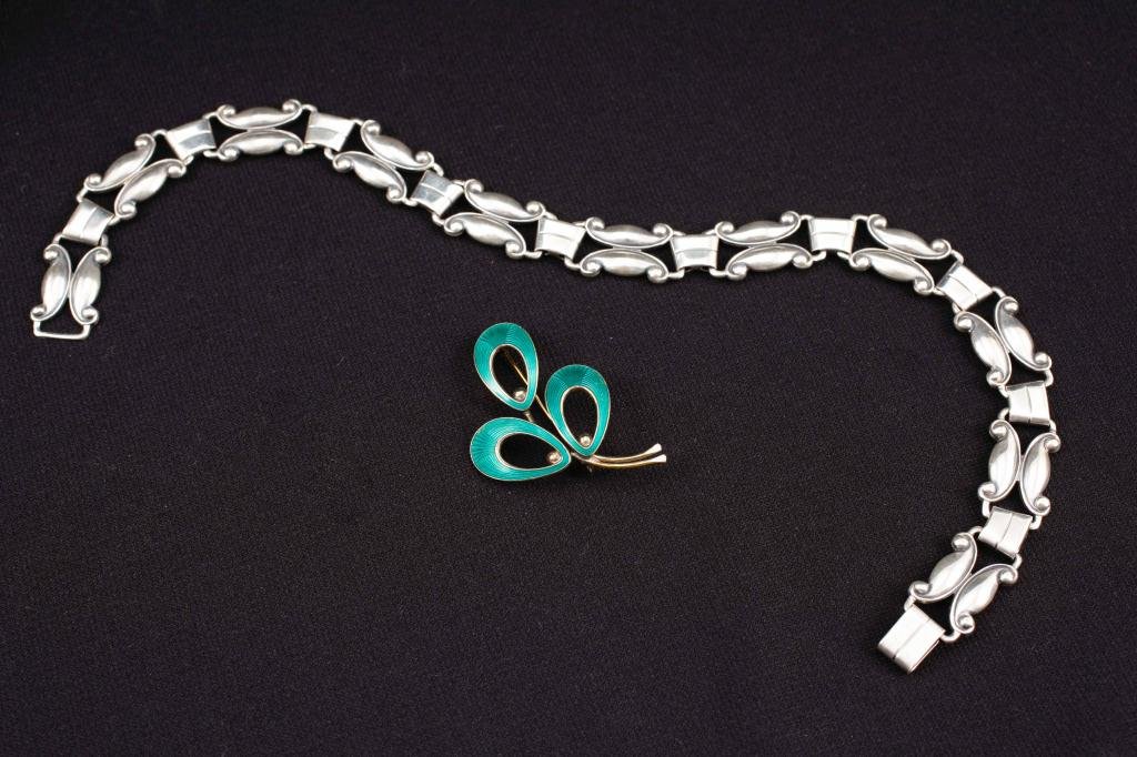 Danecraft Sterling Necklace with Enamel Pin (1 of 7)