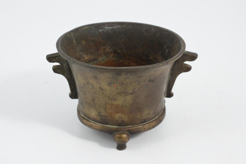 (18th/ 19th c) SIGNED ASIAN BRONZE DING or POT (1 of 6)