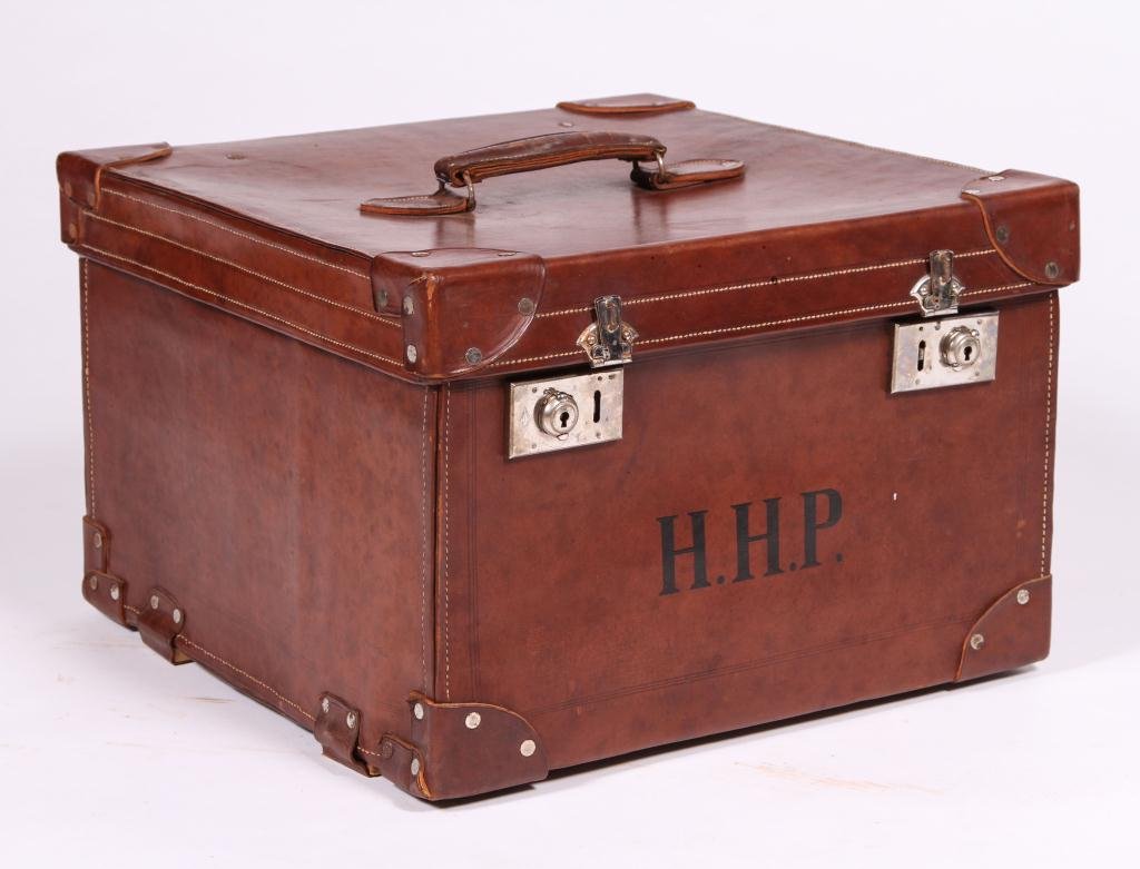 BRITISH LEATHER TRAVEL CASE (1 of 4)