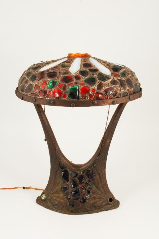 PERIOD ARTS AND CRAFTS STAINED GLASS TABLE LAMP (1 of 7)
