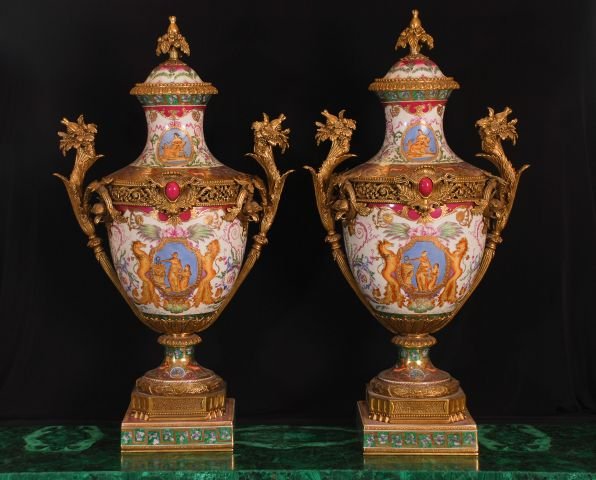 Pair of Decorative Modern Armorial Urns (1 of 10)