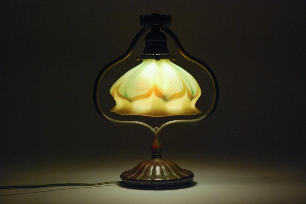 TIFFANY STUDIOS DESK LAMP (1 of 10)