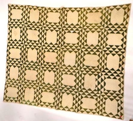 (19th c) QUILT WITH GEOMETRIC PATTERN (1 of 5)
