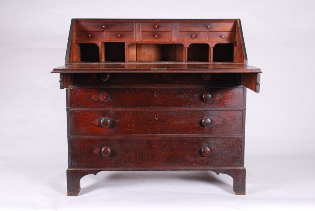 (18th c) NEWBURYPORT CHIPPENDALE MAHOGANY DESK (1 of 6)