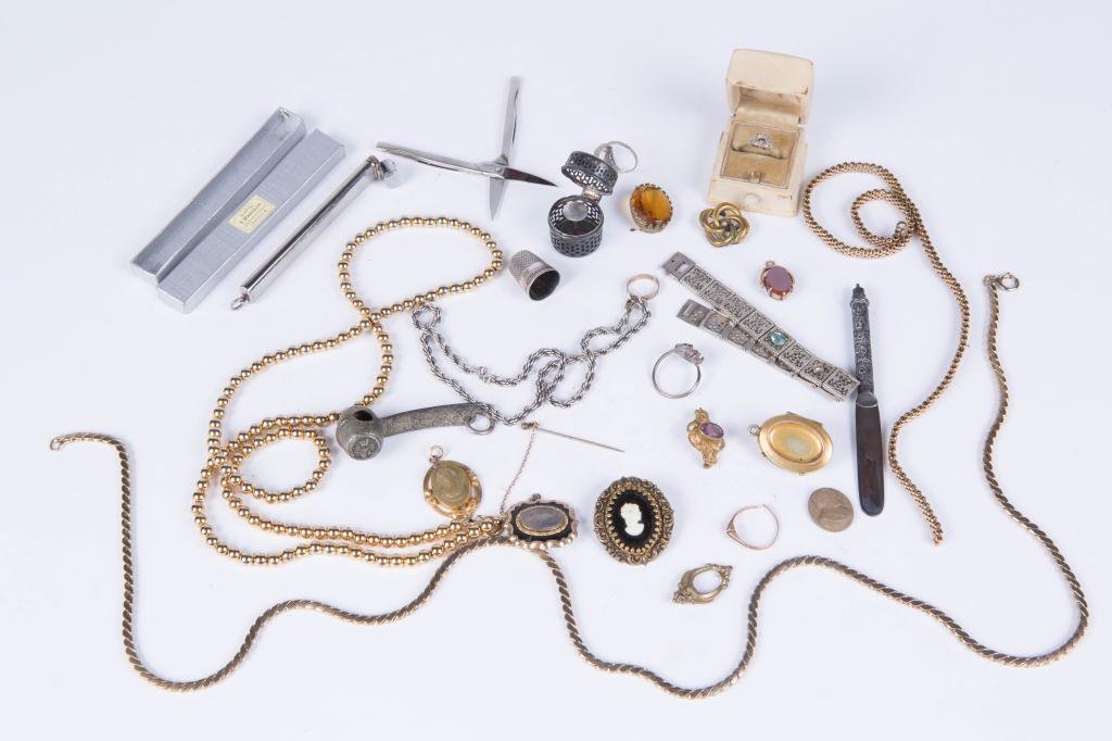ASSORTMENT OF LADIES JEWELRY ETC (1 of 10)