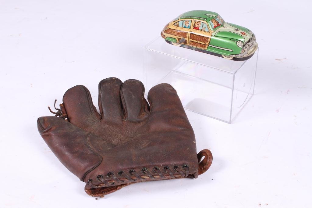VINTAGE MAR WIND-UP TIN CAR AND A GOOSE GOSLIN MIT: circa 1940's.