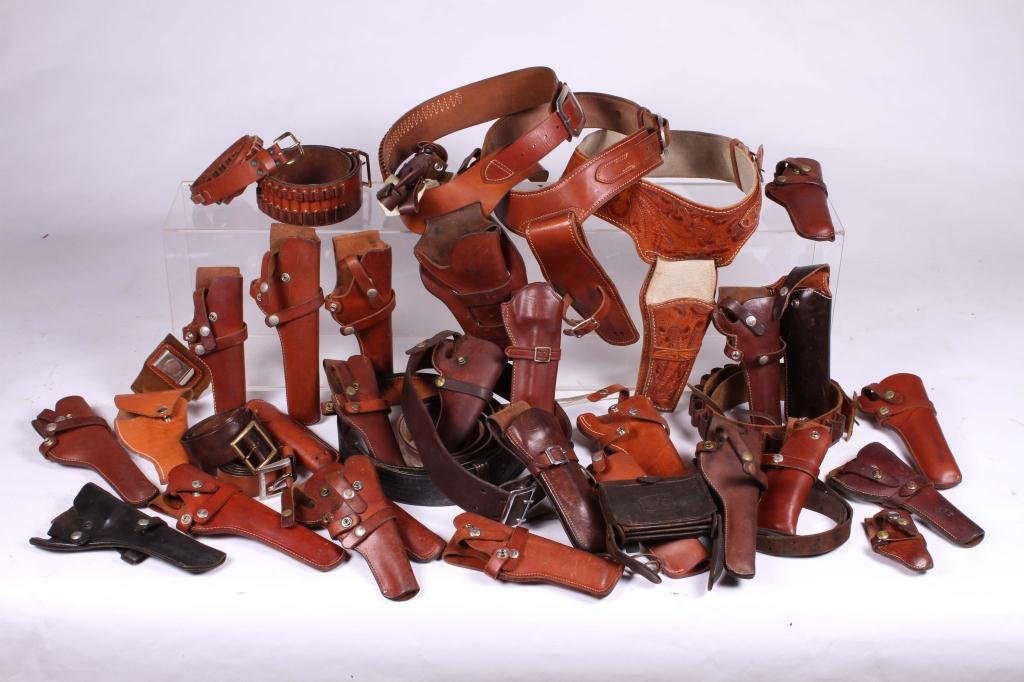 WESTERN LEATHER BELTS AND HOLSTERS ETC (1 of 8)