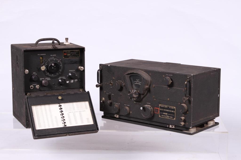 WWII SIGNAL CORPS FREQUENCY METER/ RADIO RECEIVER (1 of 6)