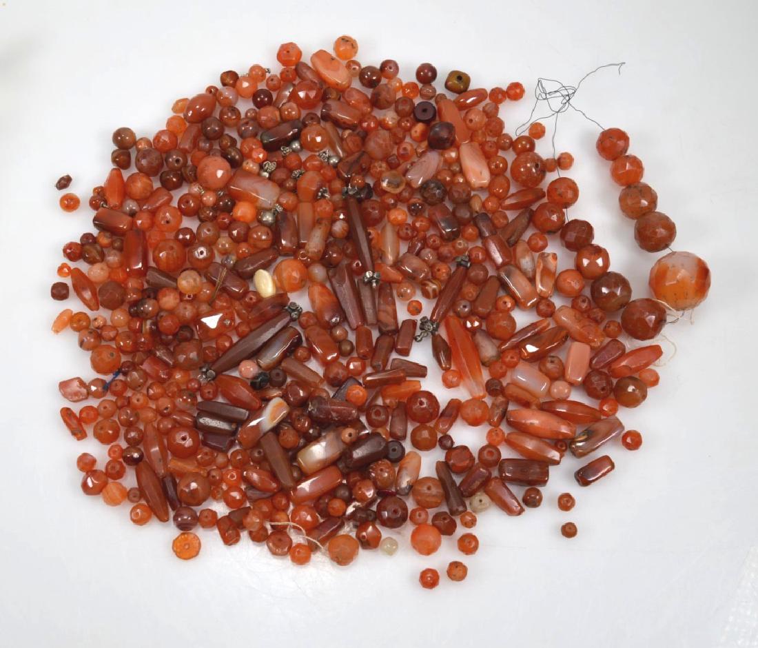 Assorted Carnelian Agate Beads; 1,280G: Assorted Carnelian Agate Beads; total weight 1,280G. See images for more information.