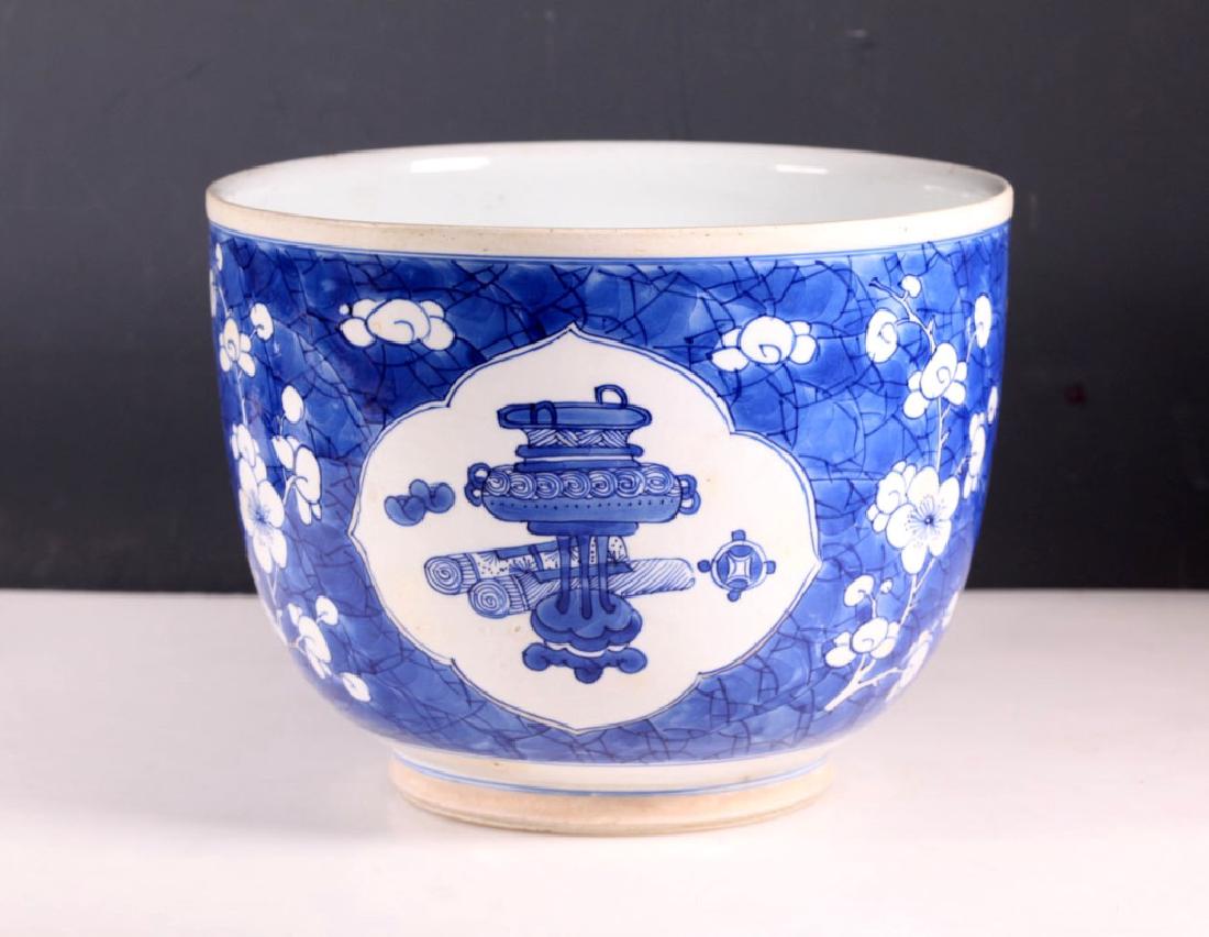 Fine Chinese Kangxi Blue & White Planter (1 of 5)