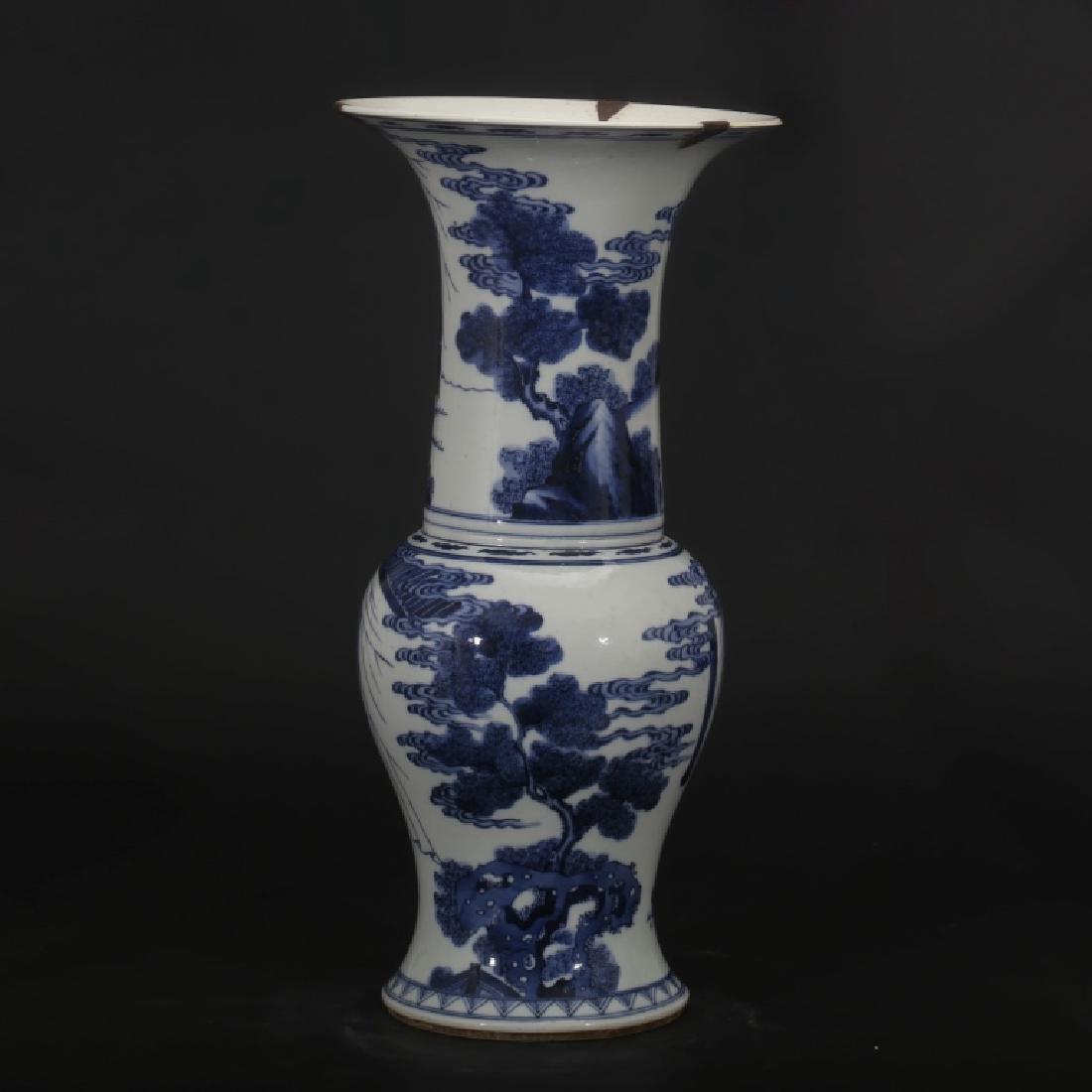 Good Chinese B & W Porcelain Yen-Yen Vase (1 of 9)