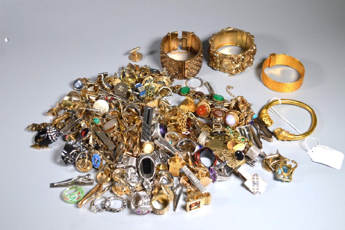 Group Jewelry: Cufflinks Tiebars Rings Bracelets (1 of 6)